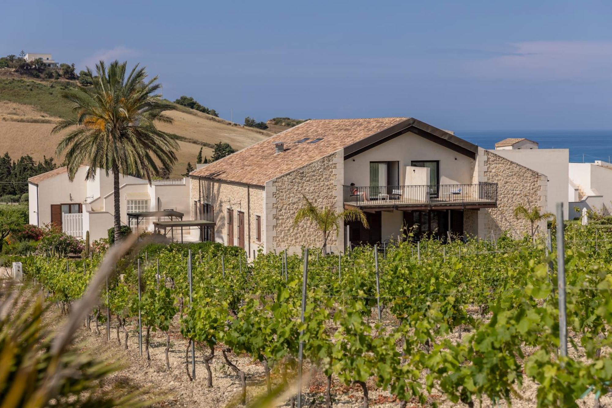 Borgo Giallonardo Wine Relais เรอัลมอนเต ภายนอก รูปภาพ