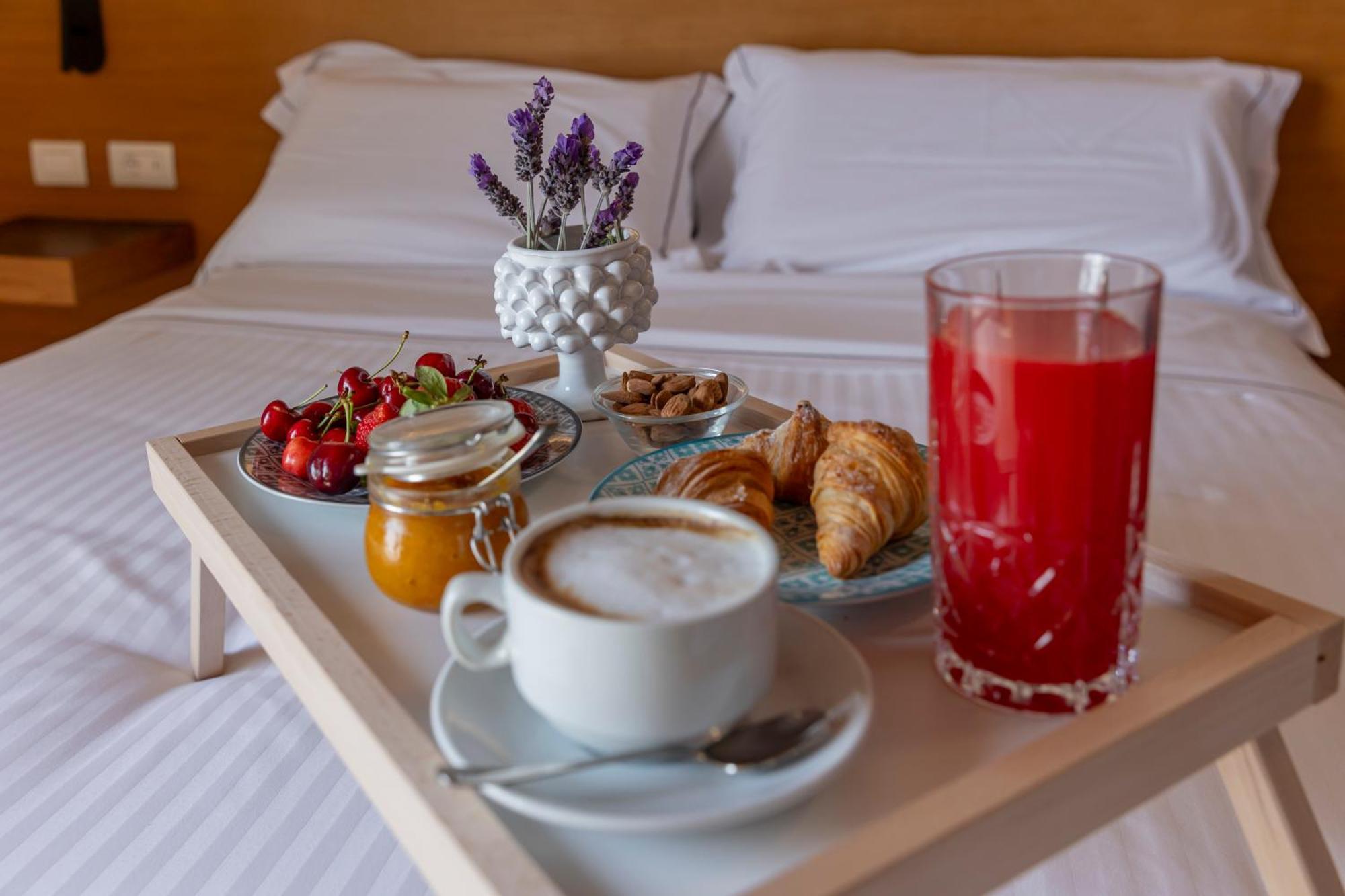 Borgo Giallonardo Wine Relais เรอัลมอนเต ภายนอก รูปภาพ