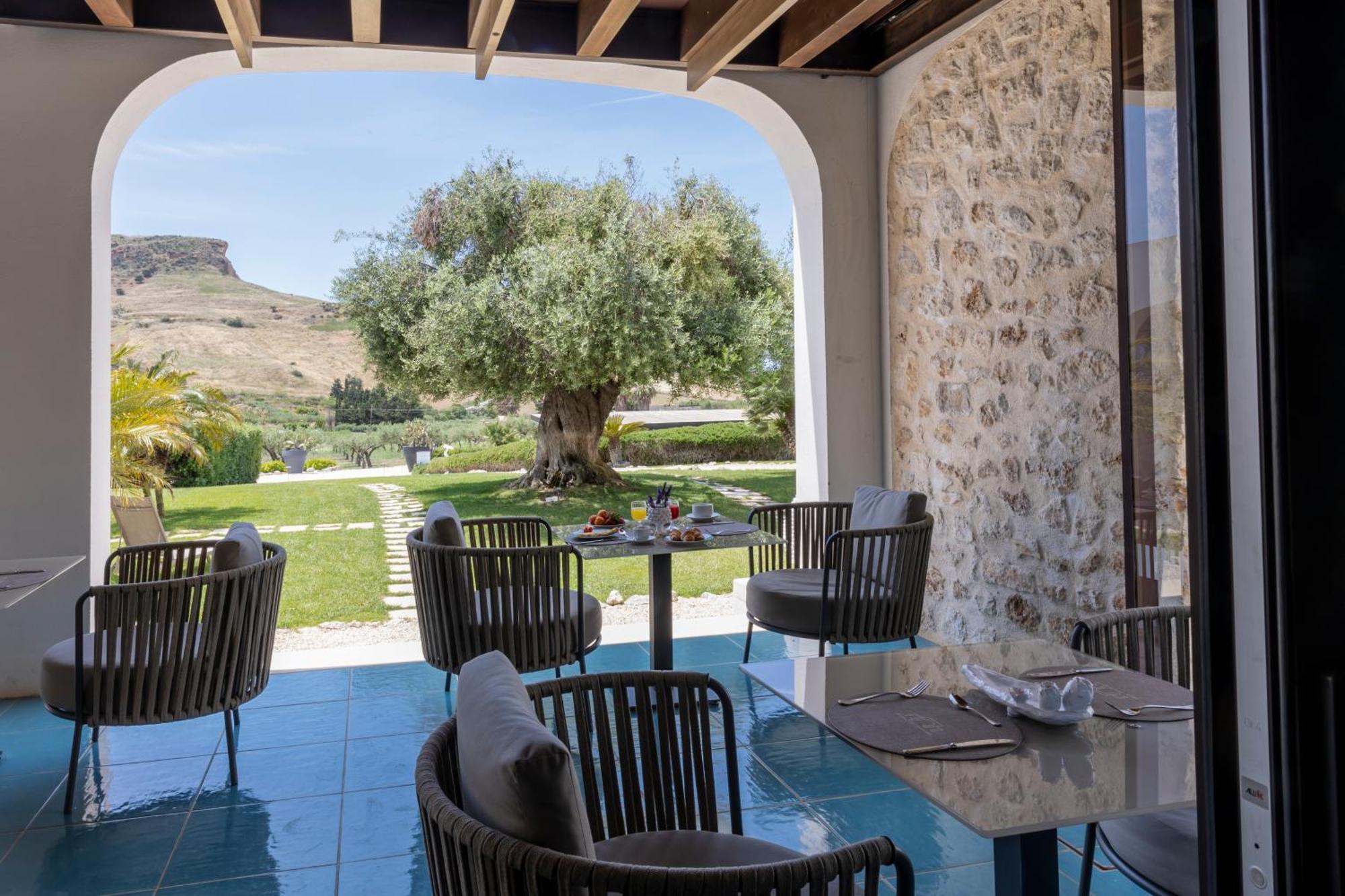 Borgo Giallonardo Wine Relais เรอัลมอนเต ภายนอก รูปภาพ