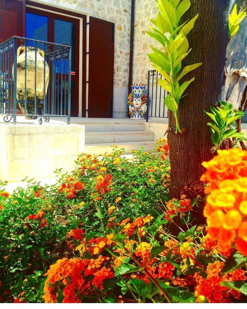 Borgo Giallonardo Wine Relais เรอัลมอนเต ภายนอก รูปภาพ